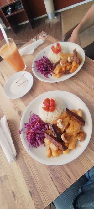 Seitan assado com castanhas e batatas, arroz basmati. at Bar do Girassol in Amarante