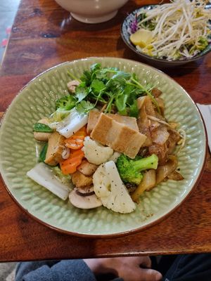 Stir fried rice noodles with vegetables at Fina's 2 in Fitzroy