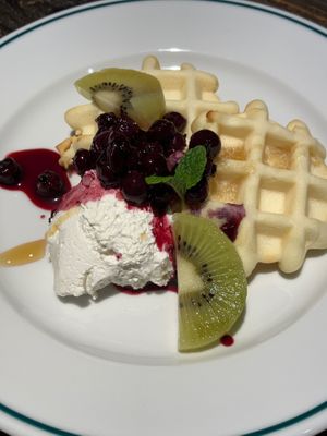 Gluten-free waffles 🧇 🤤 at Cori in Tokyo