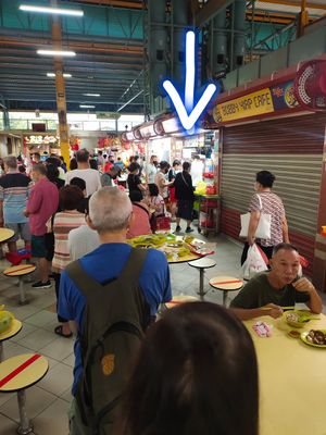 Super long queue at Tian Yi 天一素食 in Northeast Singapore