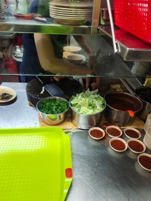 Preparing my kway chap at Tian Yi 天一素食 in Northeast Singapore