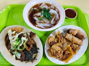All these cost $5 only at Tian Yi 天一素食 in Northeast Singapore