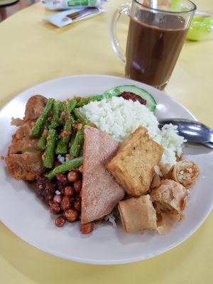 $3 Nasi Lemak at Tian Yi 天一素食 in Northeast Singapore