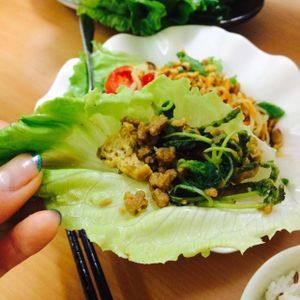 vege pork with lettuce  at Thai Vegan 安泰來泰式素食 in Macau