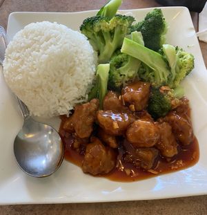 Vegan Orange Chick’n’ Order w/White Rice + Broccoli  at Veggie Lee in Hayward