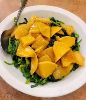 Pea Leaves w/ Abalone Mushrooms at Veggie Lee in Hayward