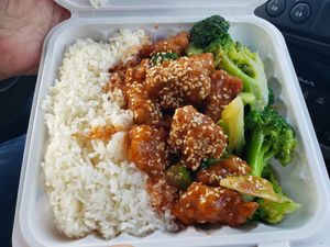 Sesame chicken lunch special 😋 #Veganuary at Veggie Lee in Hayward