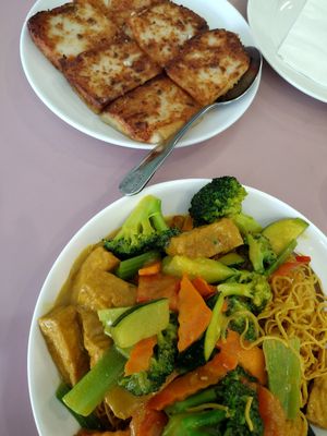 curry noodles no green bell peppers add extra veggies. Side of fried taro cake at Veggie Lee in Hayward