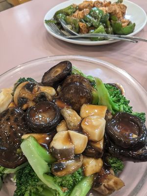Broccoli Mushrooms at Veggie Lee in Hayward