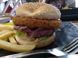 Greendot burger at Greendot 绿一点 - Westgate in West Singapore