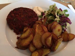 Hambúrguer de beterraba  at Pachamama in Lisbon