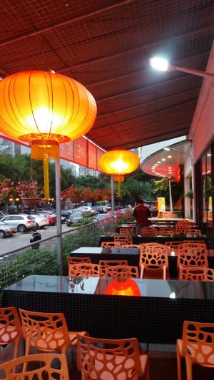 The outdoor seating area at Yuan Tong Vegetarian - Plum Garden in Shenzhen