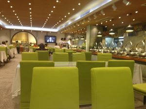 Plum Garden at Yuan Tong Vegetarian - Plum Garden in Shenzhen