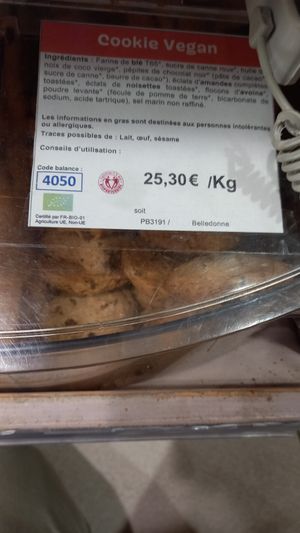 cookies in the bulk area at Biocoop Trinite in Toulouse