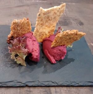 Starters / Beetroot hummus at Botanique in Madrid