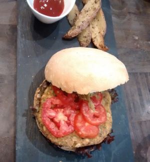 Main courses / Veggie burger with potato wedges at Botanique in Madrid