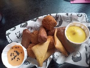 Bittergarnituur at Rebel Rebel in Dordrecht