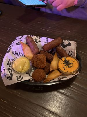 Bittergarnituur  at Rebel Rebel in Dordrecht