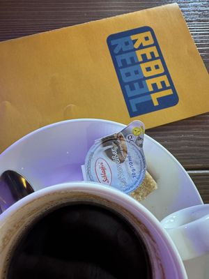 Plantaardige melk bij de koffie 😃  at Rebel Rebel in Dordrecht