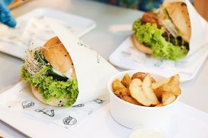 vegan burgers and potatoes at Krowarzywa - Marszalkowska in Warsaw