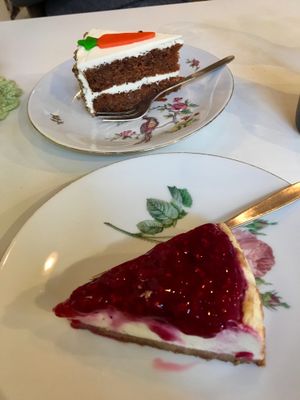 Yummie cheese- and carrotcake at Lokaal in Ghent