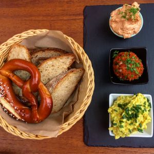 Brezelteller ";Meenzer Art"; at Gutenberger - Das Vegane Weinlokal in Mainz