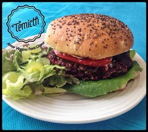 Deliciosa Hamburguesa de Kale+Huazontle+Betabel en su versión 'tradicional'. Tienes que probarla!!! at Temictli - Hipodromo in Mexico City