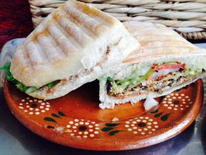 Tenemos tortas de MILANESA DE BERENJENA, PORTOBELLO CON MOLE y SETAS PIBIL.

 Pídelo con la guarnición que prefieras  at Temictli - Hipodromo in Mexico City