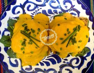 Deliciosos huevos veganos Benedictinos! Con medallón de garbanzo, salchicha vegana, espinaca salteada, jitomate deshidratado y salsa veggie holandesa.  Sencillamente delicioso. at Temictli - Hipodromo in Mexico City