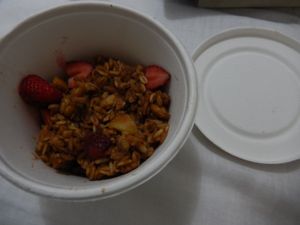 apple-strawberry crumble as takeaway at Temictli - Hipodromo in Mexico City