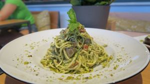 raw zuchinni pasta  at Yi in Athens