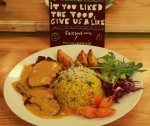 Malaysian turmeric rice and Rendang vegan soya meat / seitan at Mennyorszag Szive in Budapest