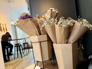 new offer: dried flowers 🌼 at Cafe Neundrei in Berlin