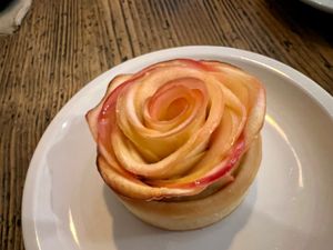apple rose at Cafe Neundrei in Berlin