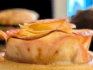 rose made of apple slices at Cafe Neundrei in Berlin