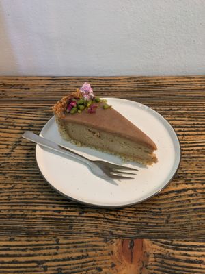 Veganer Cheesecake   at Cafe Neundrei in Berlin