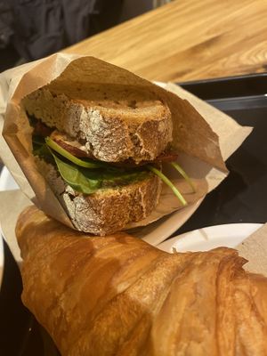 🍞   at Cafe Neundrei in Berlin