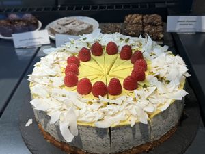 cakeeeee 🤩 #Veganuary at Cafe Neundrei in Berlin