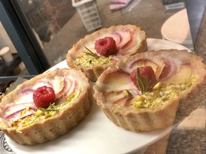 peach tartelet at Cafe Neundrei in Berlin