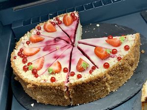 vegan cheese cake at Cafe Neundrei in Berlin