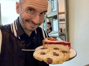 happy customer at Cafe Neundrei in Berlin