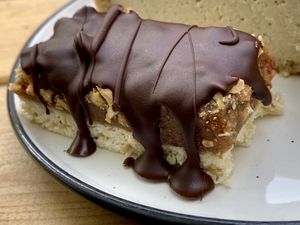 "snickers" at Cafe Neundrei in Berlin
