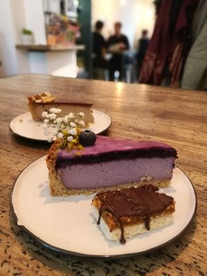 vegan cake with fruits at Cafe Neundrei in Berlin