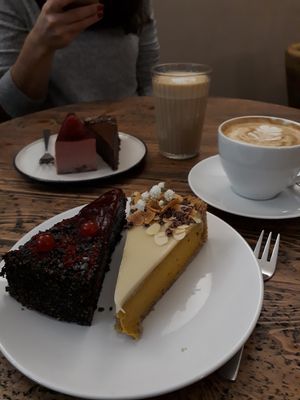 Bomb cakes !!! at Cafe Neundrei in Berlin