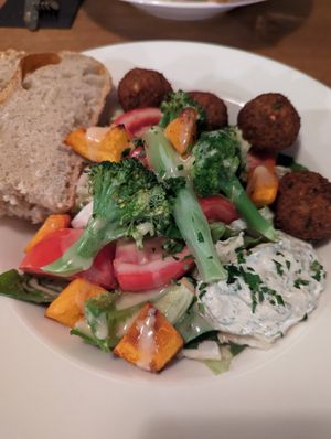 Falafel salad at Olive in Innsbruck