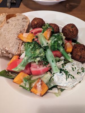 Falafel salad at Olive in Innsbruck