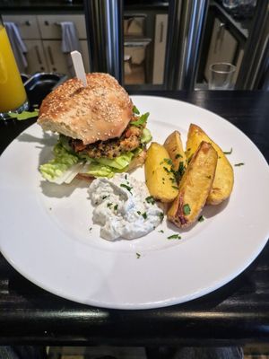 Lentil Burger with XL potato wedges at Olive in Innsbruck