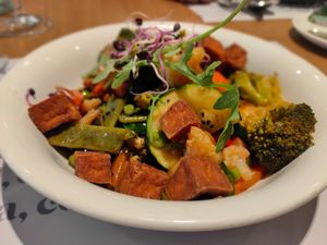 Wok de verduras at Baobab in Zaragoza