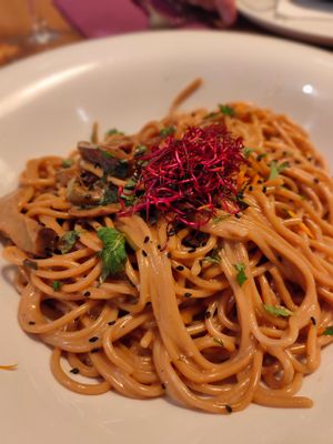 Espaquetis al curry rojo at Baobab in Zaragoza