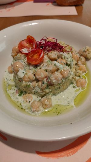 Tabbouleh garbanzos y melocotón at Baobab in Zaragoza